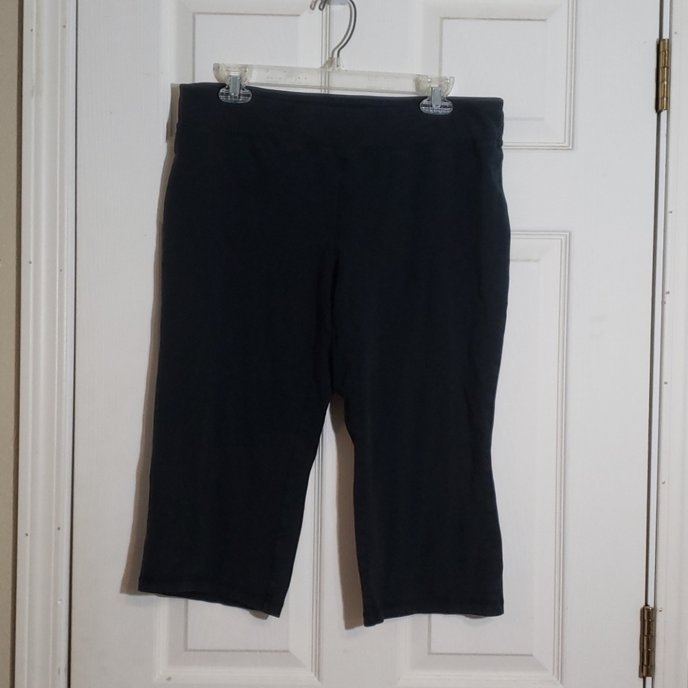 Black capri gap leggings